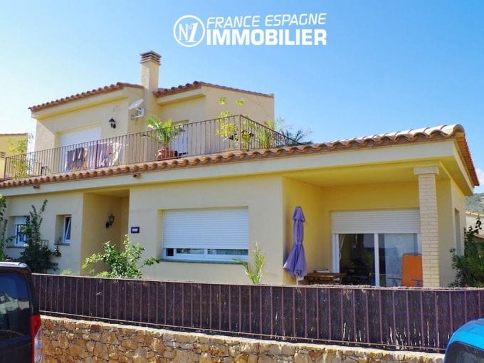 Comprar propietat a Costa Brava: xalet ref.2287, zona residencial, garatge i possibilitat de piscina