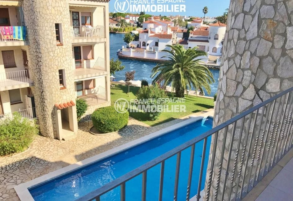 a vendre empuriabrava: vue canal, terrasse 14 m², piscine
