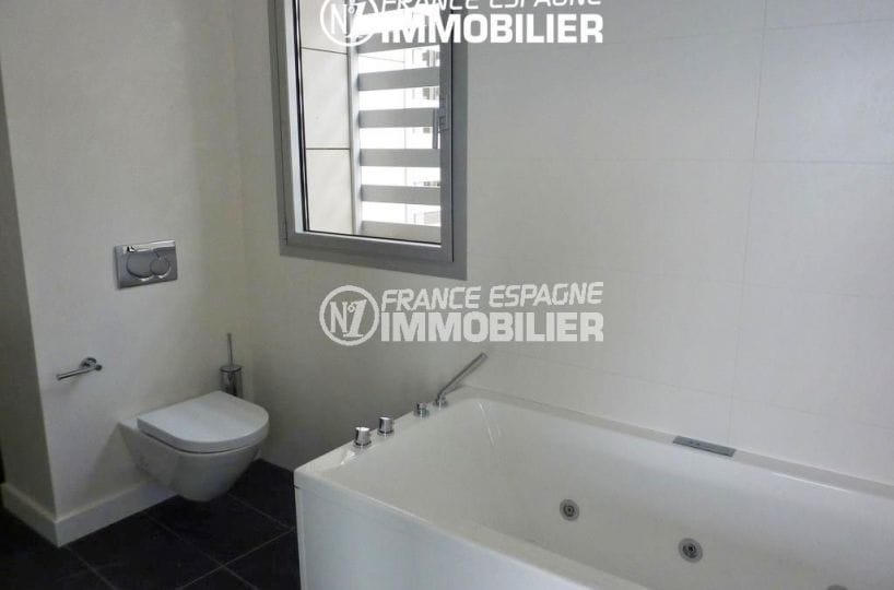 agence immo roses espagne: villa ref.2392, salles de bains avec toilettes