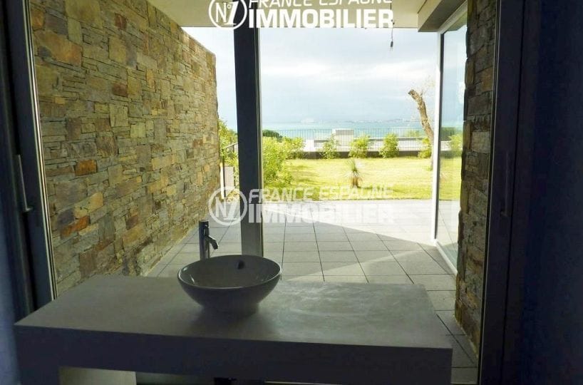 immo center rosas: villa ref.2392, table basse avec vasque accès terrasse, vue mer