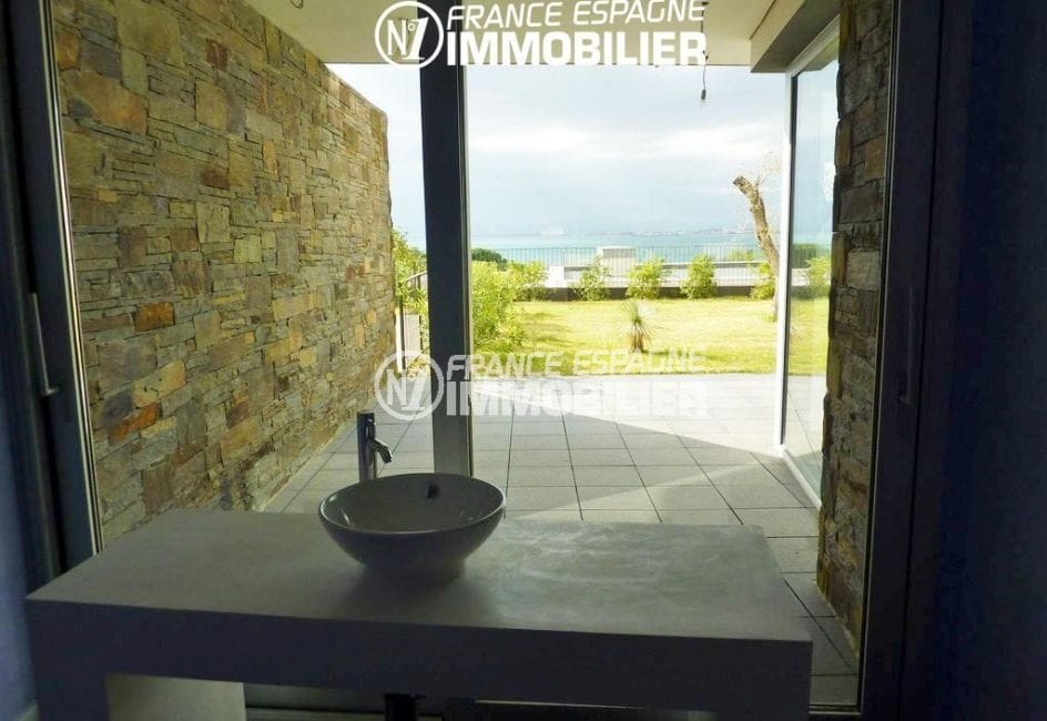 immo center rosas: villa ref.2392, table basse avec vasque accès terrasse, vue mer
