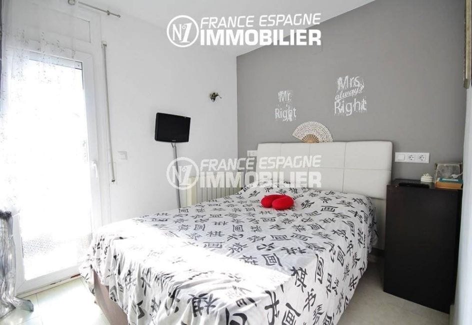 agence immobiliere rosas: villa ref.3044, première chambre avec lit double et accès terrasse