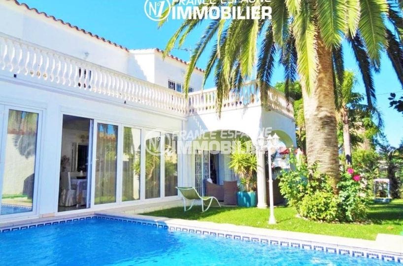 agence immobiliere empuriabrava: villa 200 m² avec jardin arboré et piscine