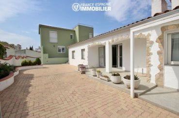immo empuriabrava: 2 villas à vendre proche plage - vue sur cour