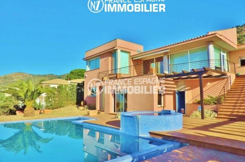 achat immobilier costa brava: villa ref.2058, vue sur la piscine et la façade extérieur