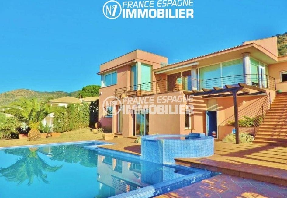 achat immobilier costa brava: villa ref.2058, vue sur la piscine et la façade extérieur
