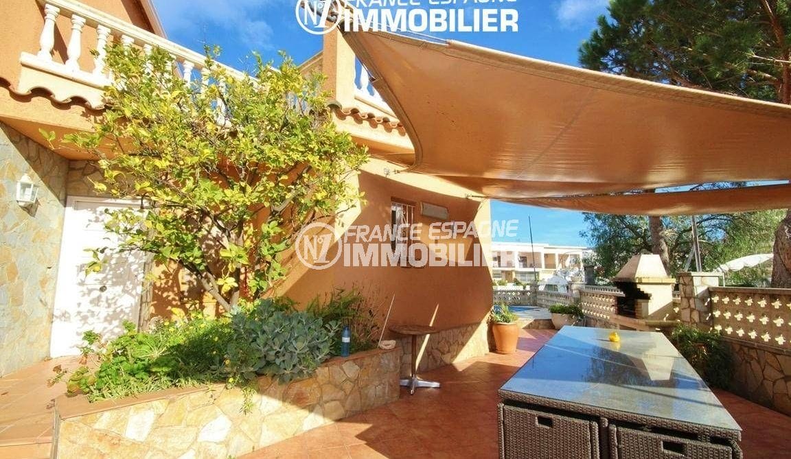 real estate costa brava: villa ref.2826, dining area on terrace with barbecue