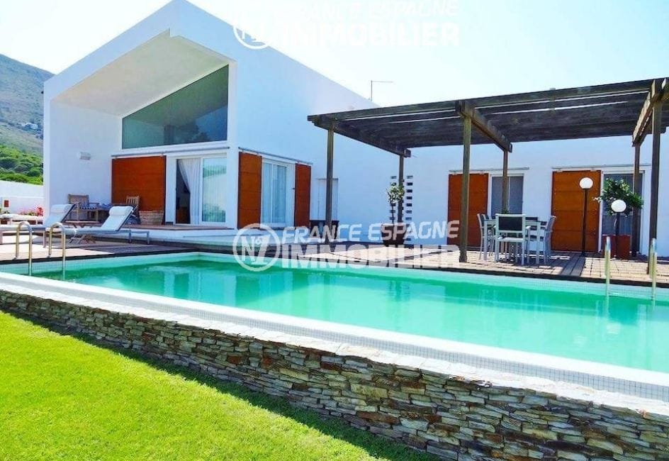 maison a vendre llanca: 350 m², piscine, jardin 600 m², vue mer, 5 chambres