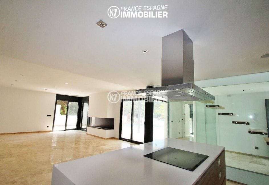 costa brava immobilier: villa ref.3268, salon / salle à manger avec cuisine ouverte
