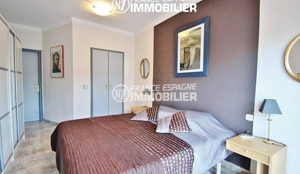 immo center rosas: villa ref.2826, first bedroom with double bed and dressing room