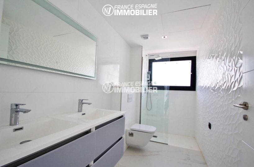 immobilier costa brava vue mer: villa ref.3268, salle d'eau: douche, meuble vasque, wc