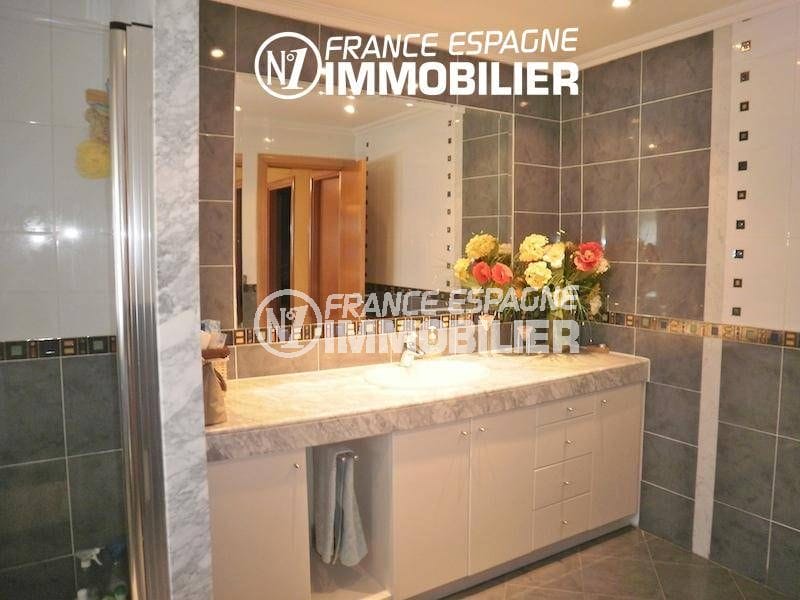 vente immobiliere espagne costa brava: villa ref.1042, salle d'eau avec un meuble vasque