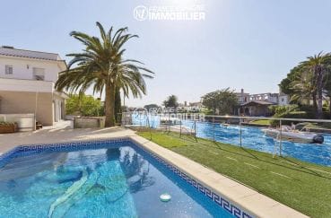 marina empuriabrava : villa à vendre avec amarre 14 m & piscine