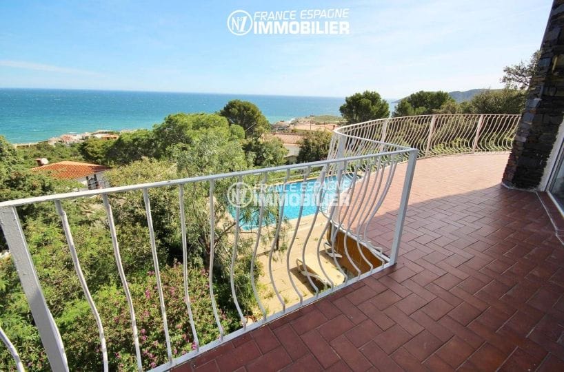 vente maison llanca, ref.3399, vue sur la piscine et la mer depuis la terrasse