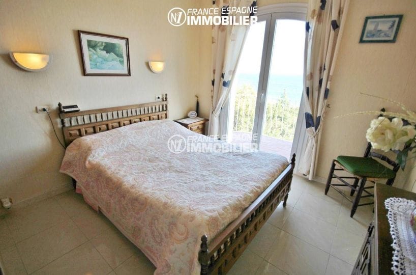 costa brava house: villa ref.3399, première chambre avec lit double et balcon vue mer