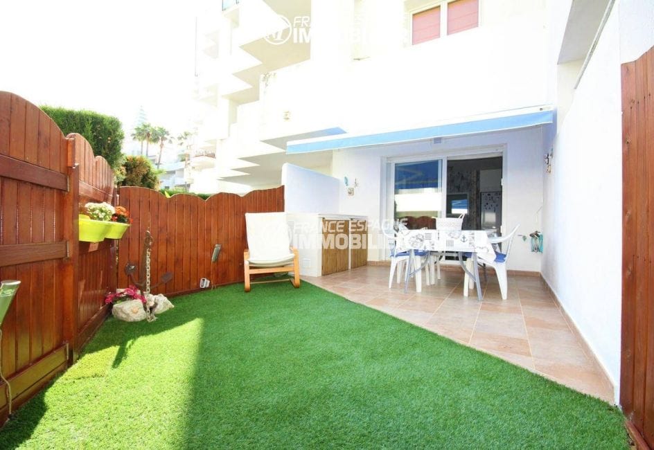 santa margarita rosas: appartement 44 m² avec piscine & jardin parking, amarre possible