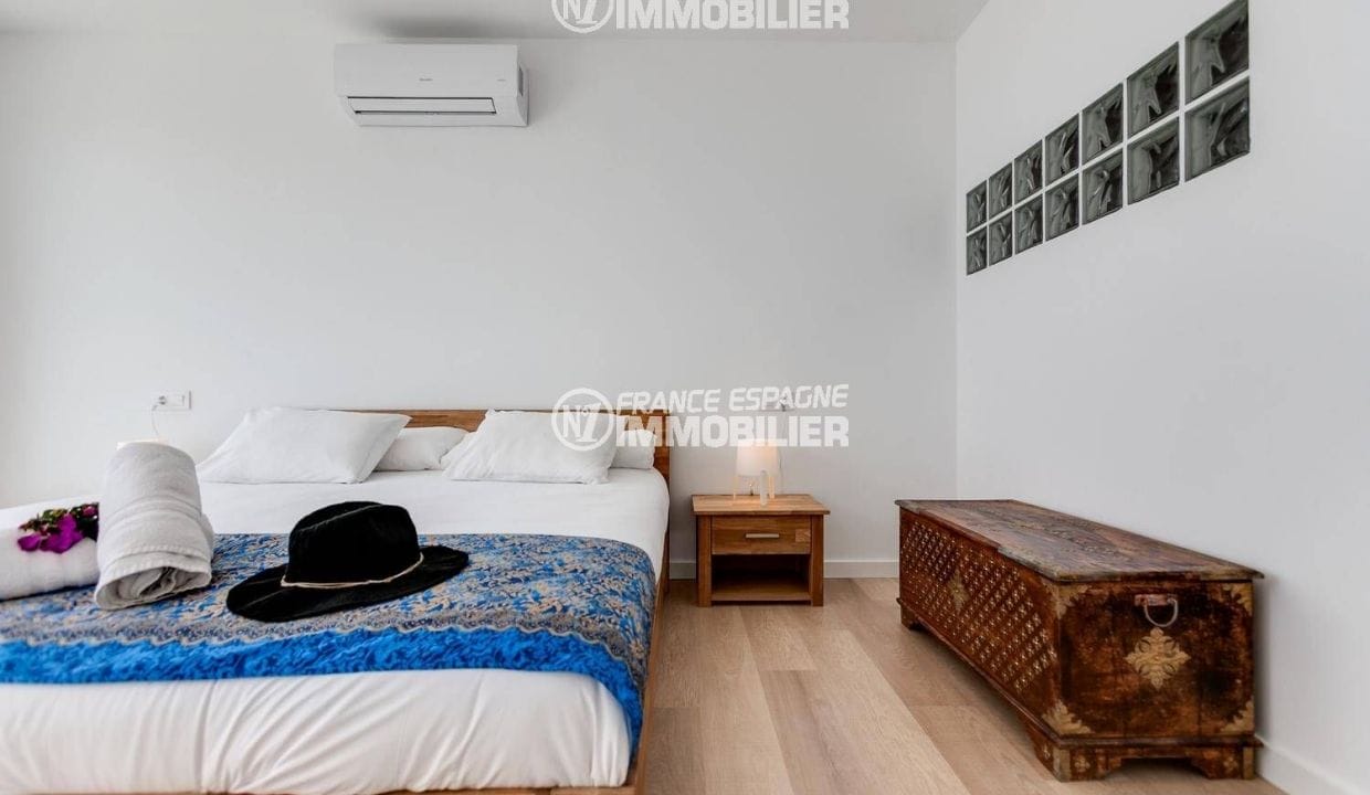Invertir a la Costa Brava: Vila ref.3433, vista prèvia primer dormitori (suite) costat bany integrat