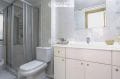 appartement a vendre costa brava, ref.3470, aperçu docuhe et wc dans la salle d'eau