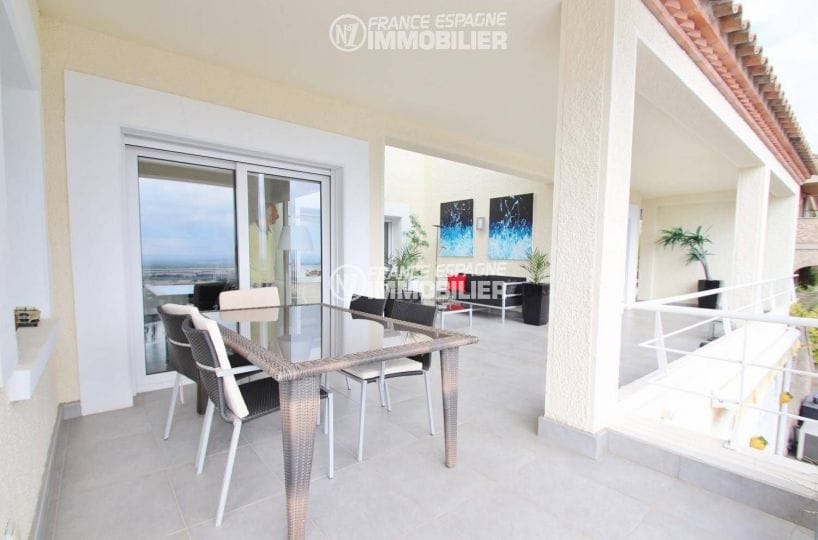 costa brava immobilier: villa ref.3481, vue sur la terrasse à l'étage coin repas