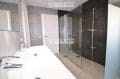 achat costa brava: villa ref.3481, salle d'eau avec double vasque et douche