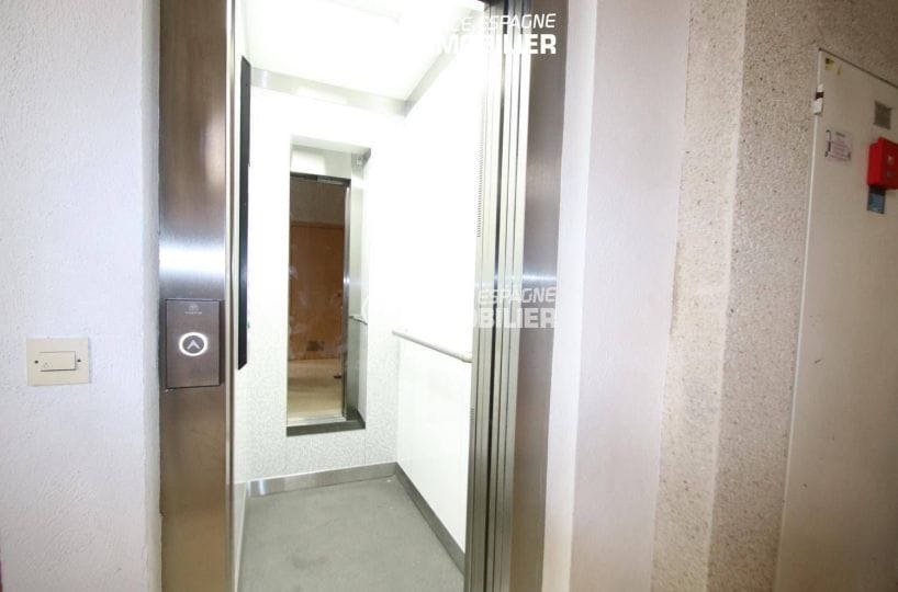 immobilier costa brava: appartement 165 m², vue sur l'ascenseur de l'immeuble