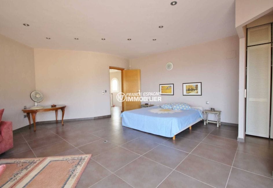 costabrava immo: villa ref.2364, suite parentale avec lit double et rangements
