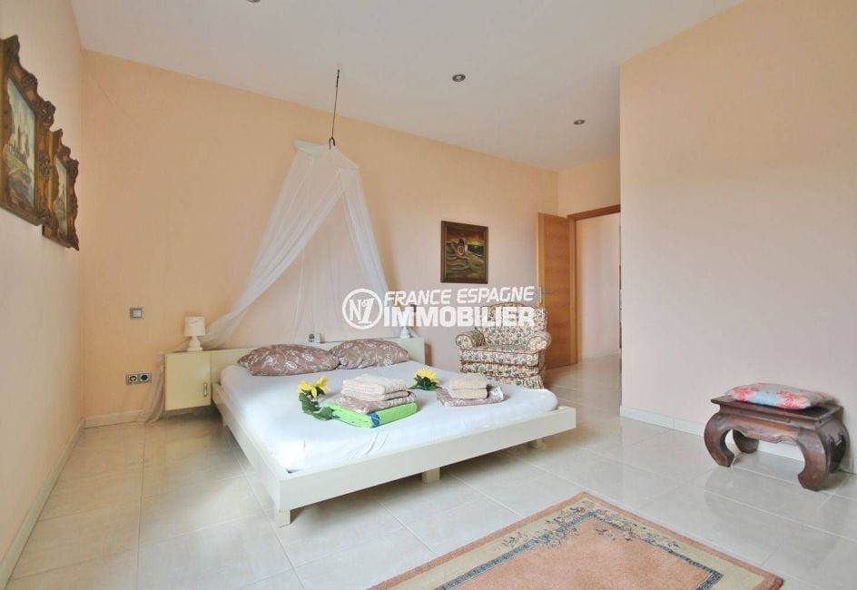 vente villa costa brava, ref.2364, deuxième chambre avec un lit double