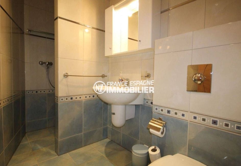 costa brava maison a vendre, ref.2364, salle d'eau avec douche, lavabo et wc