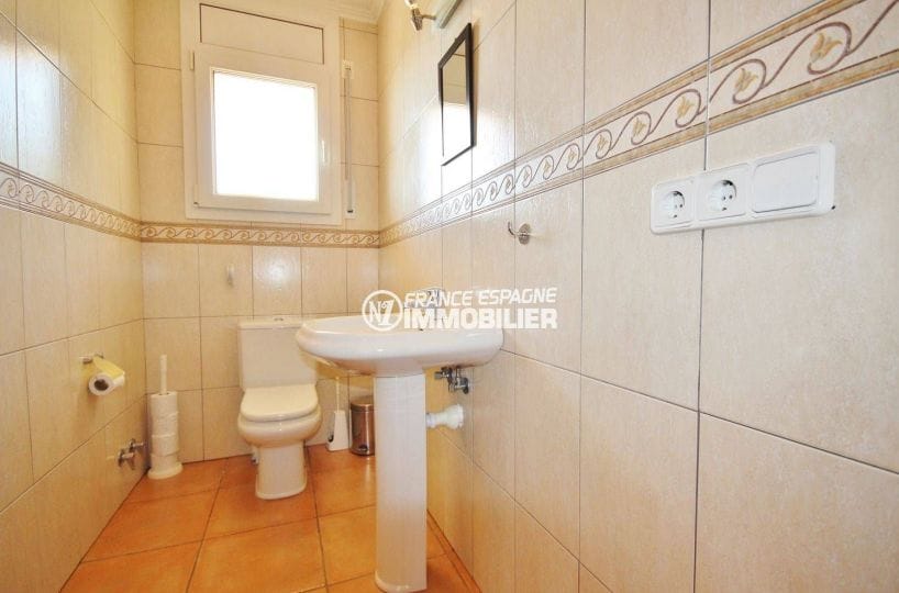 achat villa costa brava, ref.3501, vue sur les toilettes indépendantes