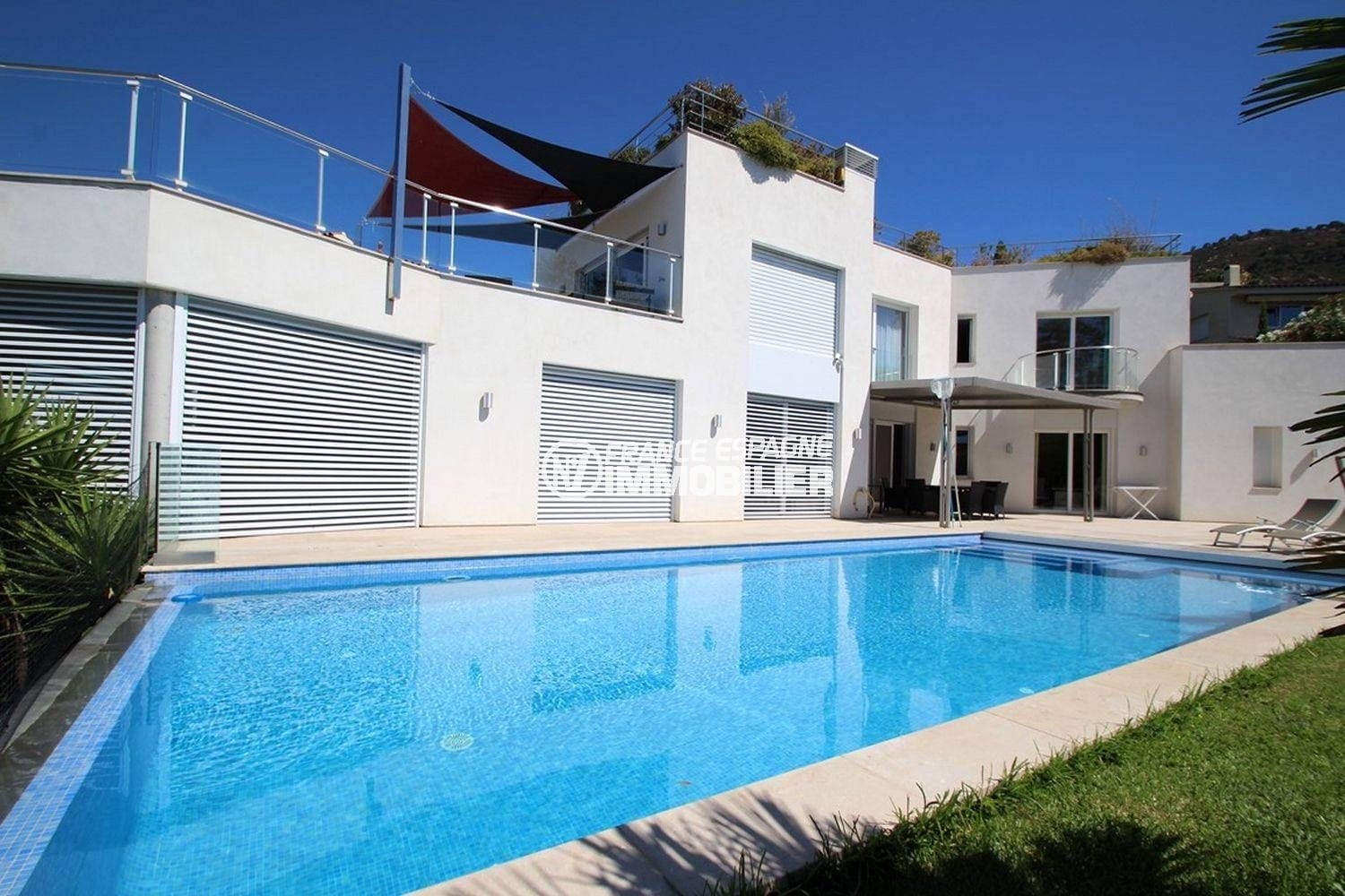 agence immobiliere costa brava: villa haut standing à palau, piscine et garage