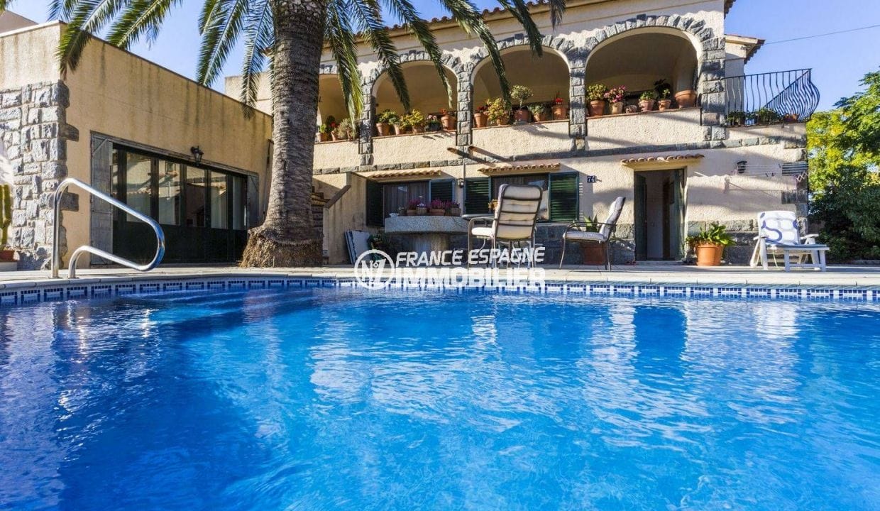 agence immobiliere costa brava: villa 290 m², vue plongeante sur la piscine