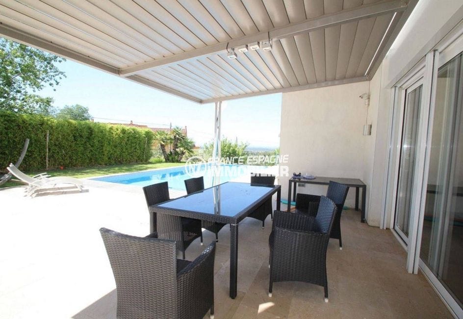 agence immobiliere palau saverdera: villa 476 m², terrasse près de la piscine accès salon