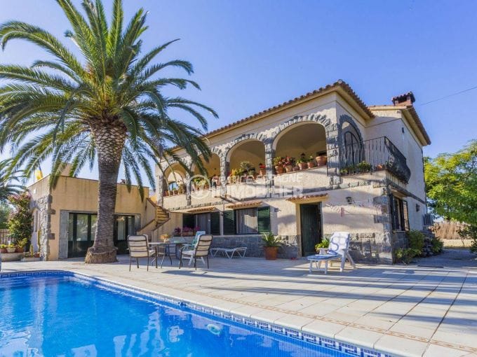Immobiliària Empuria Brava: xalet amb piscina i garatge, platja a 500 m, gran parcel·la
