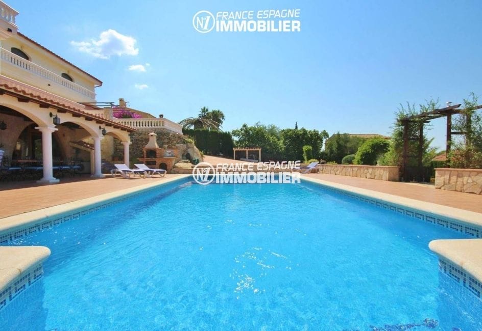 immobilier costa brava: villa avec terrain de 1266 m², vue plongeante sur la piscine