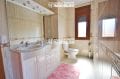 costa brava house: villa 516 m², salle d'eau avec meuble vasque avec rangements et wc