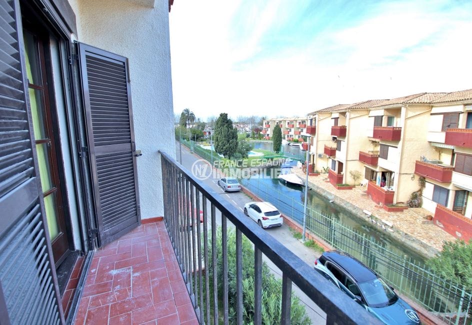 immo empuria, appartement 2 pièces 40 m² avec balcon vue marina dans petite résidence, parking commun
