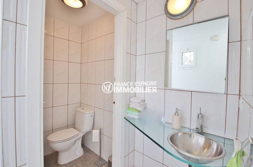 vente immobilière rosas: villa 230 m², toilettes indépendantes avec lavabo