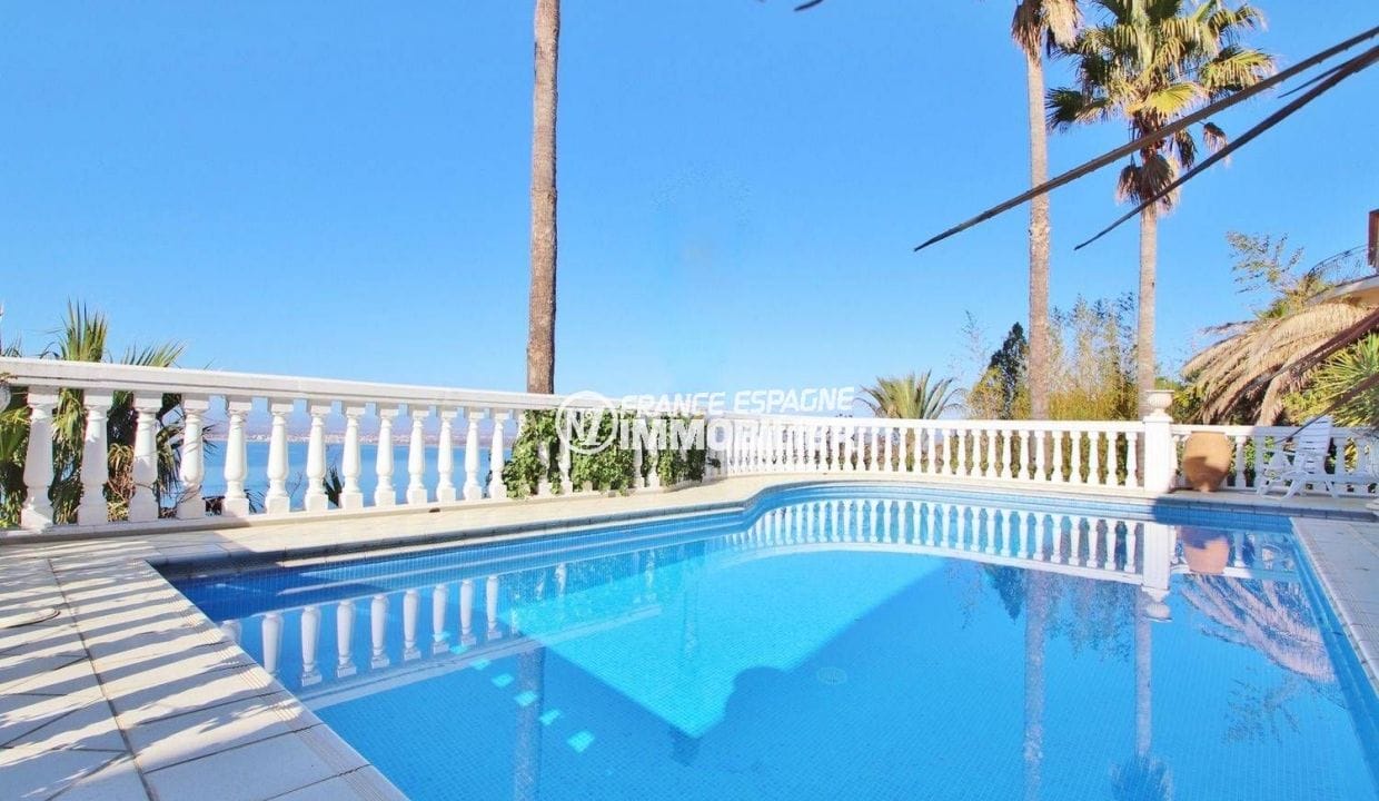 Casa en venda Espanya, ref.3614, vista de prop de la piscina 10 x 5 m