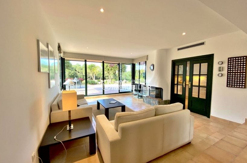 achat maison costa brava bord de mer, 187 m² avec terrasse, salon avec climatisation