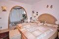 roses immobilier: villa ref.3616, première chambre avec lit double et dressing