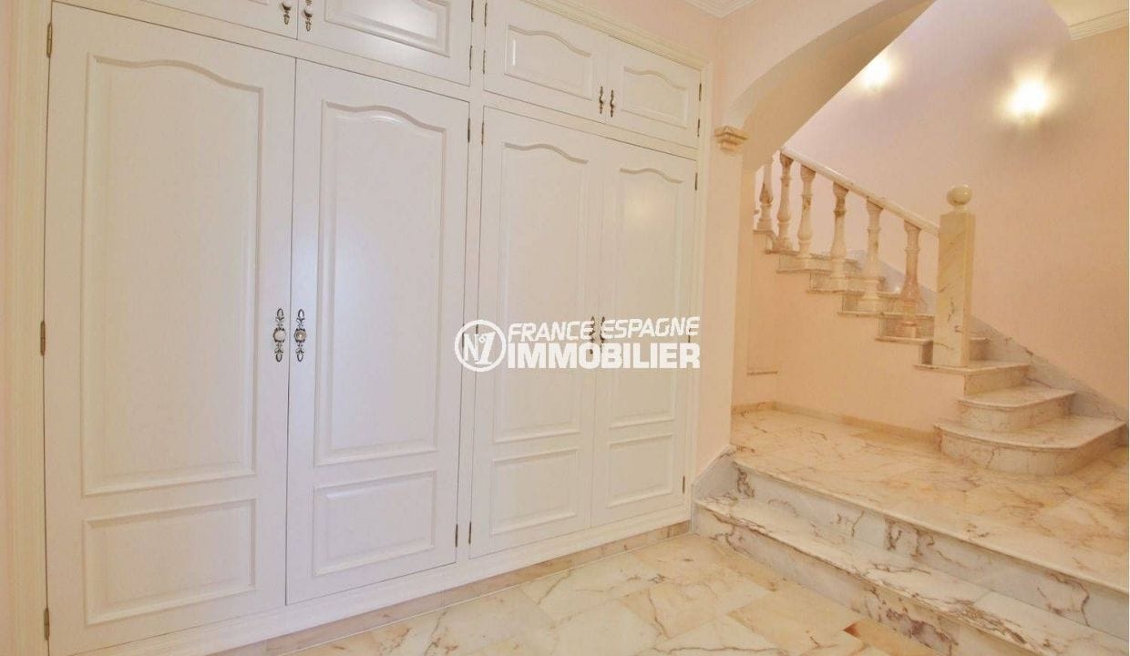invest in spain costa brava: villa ref.3614, hallway with built-in closets