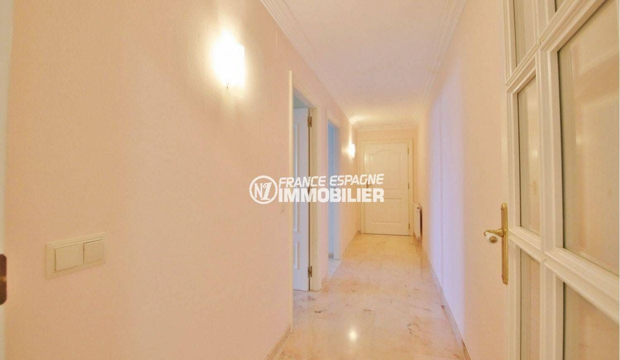 real estate agency costa brava: villa ref.3614, corridor giving access to the rooms