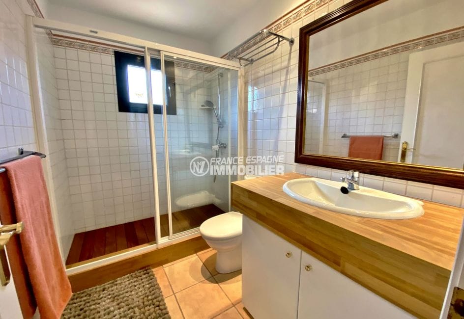 vente immobilière costa brava: villa 187 m² avec salle de bain, grande douche, wc