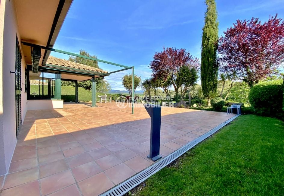 acheter maison costa brava, 187 m² avec patio, grande terrasse et joli terrain 840 m²