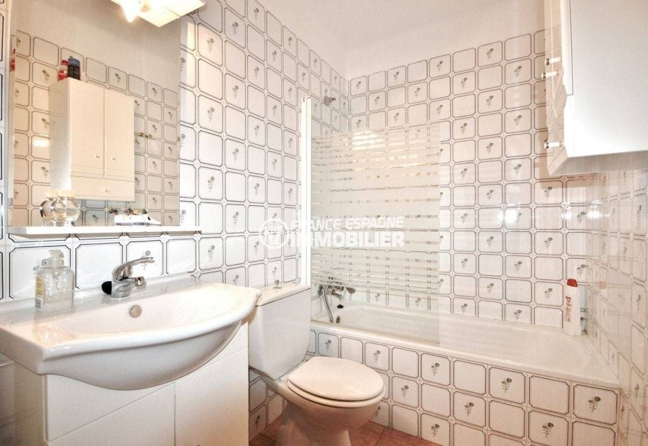 immobilier espagne pas cher: villa ref.3648, salle de bains avec wc, vasques et rangements