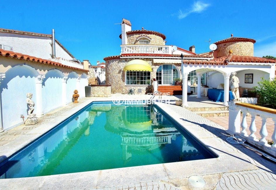 Immo center empuriabrava, N1 France Espagne vend villa 216 m², piscine & amarre