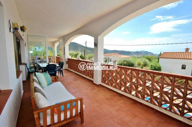 immo roses: maison 463 m² , la terrasse avec vue mer, ref.3702
