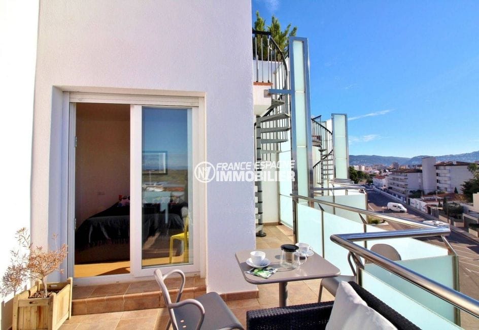 appartements a vendre a rosas: ref.3694, vue sur terrasse 13 m² vue mer, avec escalier montant au solarium 64 m²