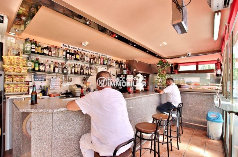 roses immobilier: commerce bar / restaurants sur deux étages 80 m², 44 couverts