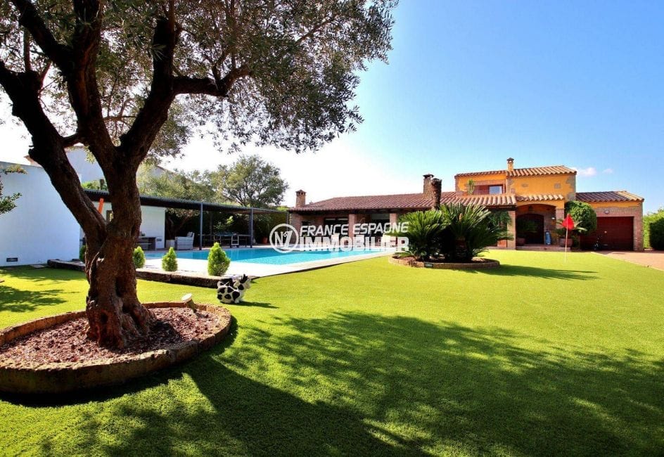 immobilier costa brava: villa standing et sécurisée avec piscine et garage, golf perelada